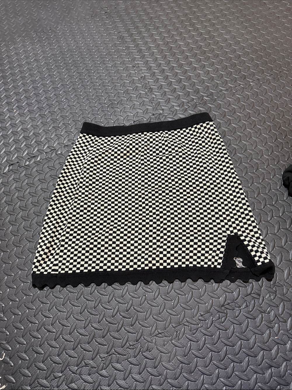 Saint Geraldine Black and White Checkered Knit Mini Skirt with Scallop XL